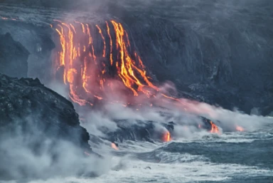 Kilauea volcano helicopter tour and day in Hilo